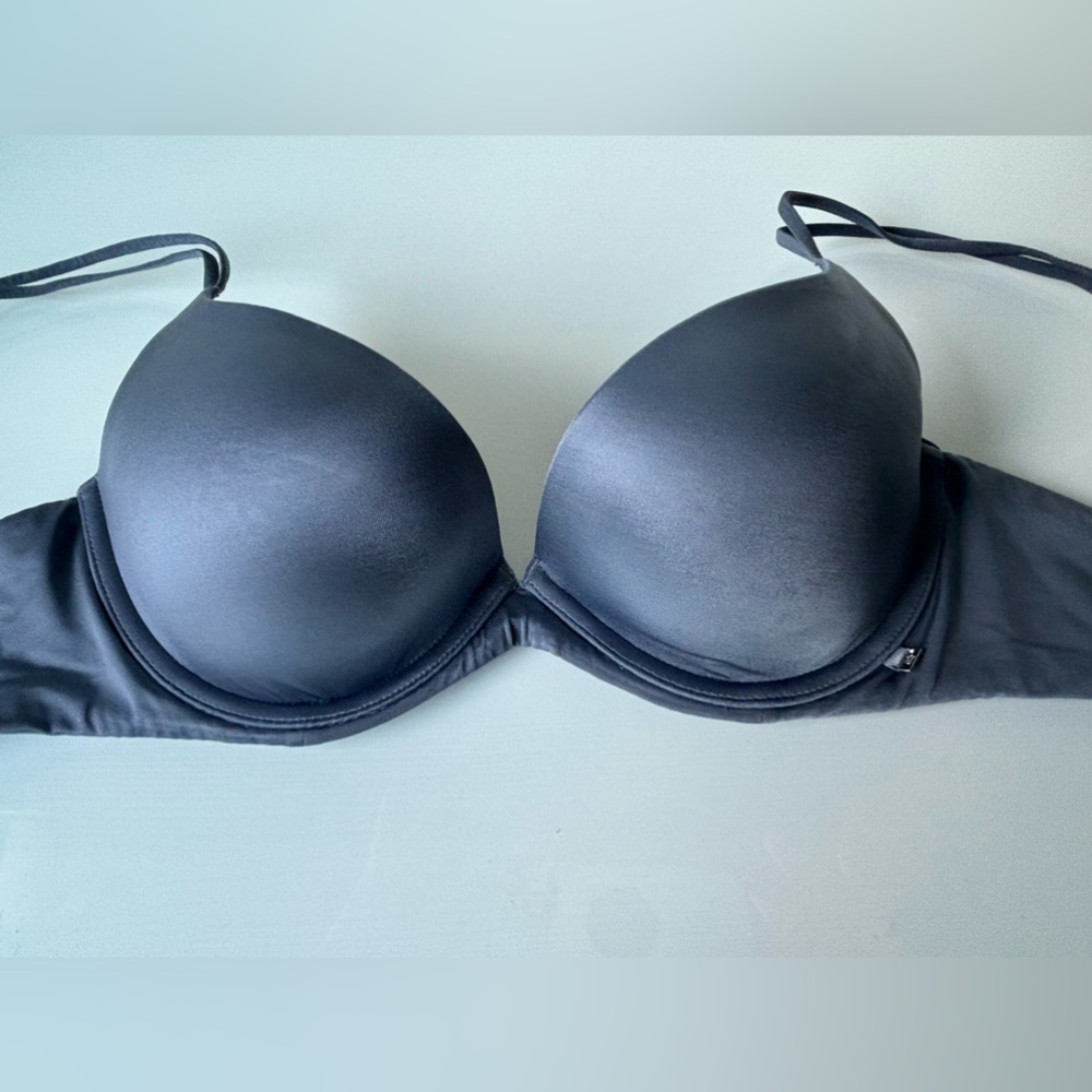 Victoria’s Secret Gray Very Sexy Lightly Lined Plunge Bra 35C